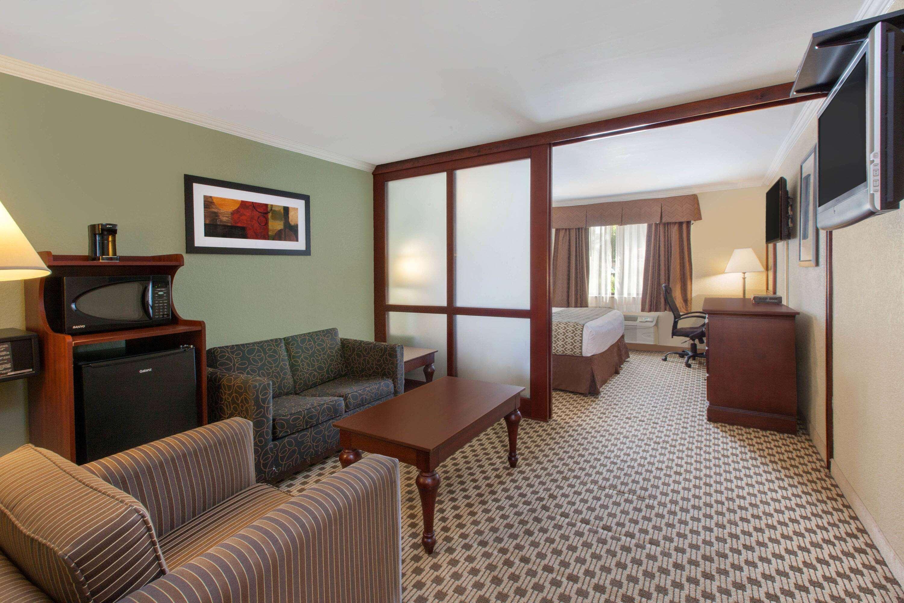 Baymont By Wyndham Pompton Plains/Wayne Hotel Pequannock Exterior photo