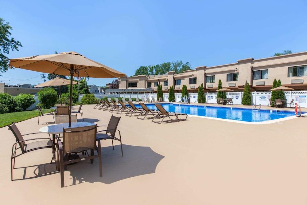 Baymont By Wyndham Pompton Plains/Wayne Hotel Pequannock Exterior photo